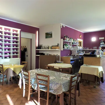 La Vecchia Scuola Lesa